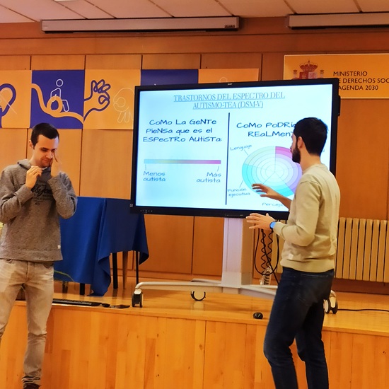 José Manuel Patiño y Jon Liñares en un momento de su exposición.