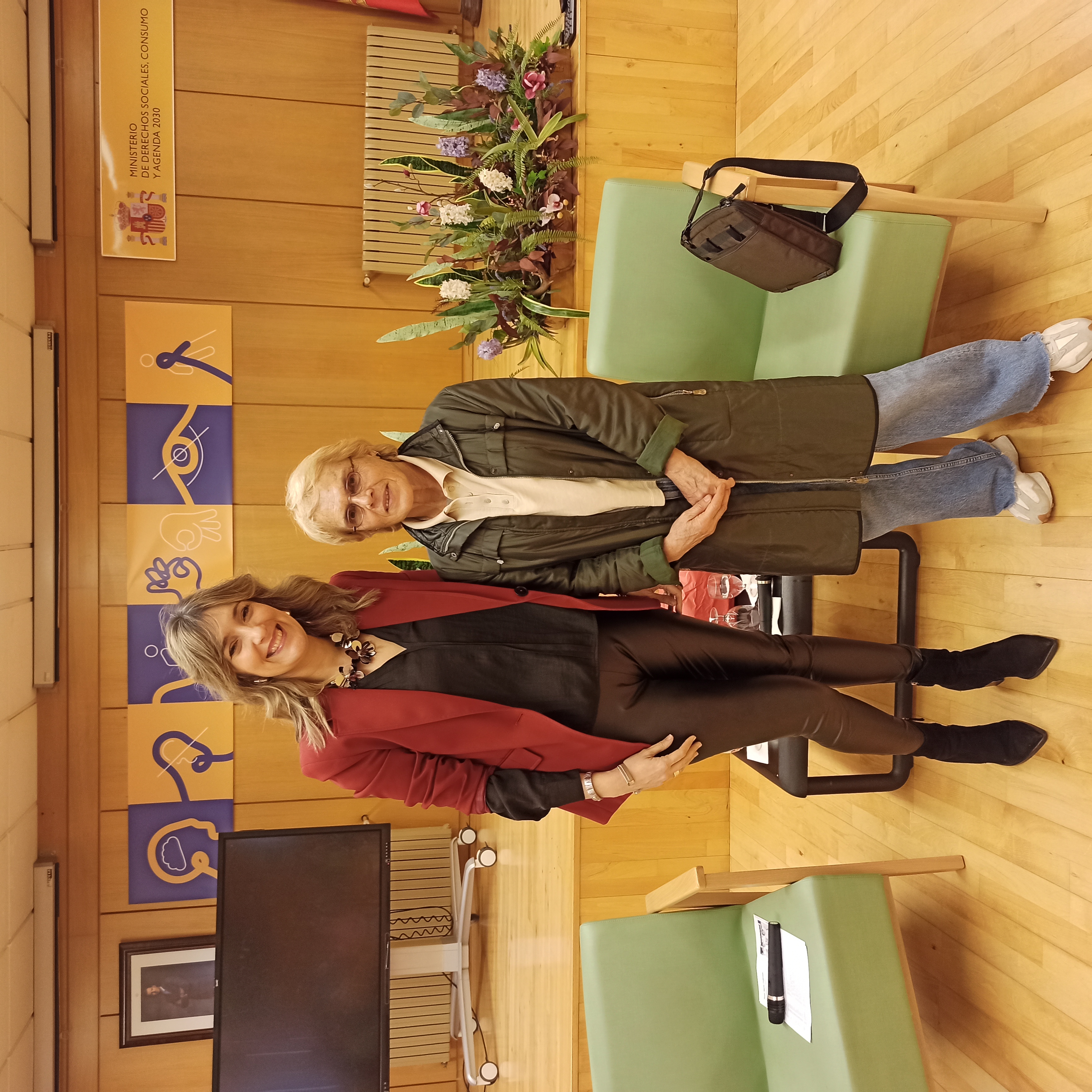 Rosa Colorado Luengo, a la derecha, junto a la directora del CRMF de Salamanca, Emma Lourenço Núñez.,