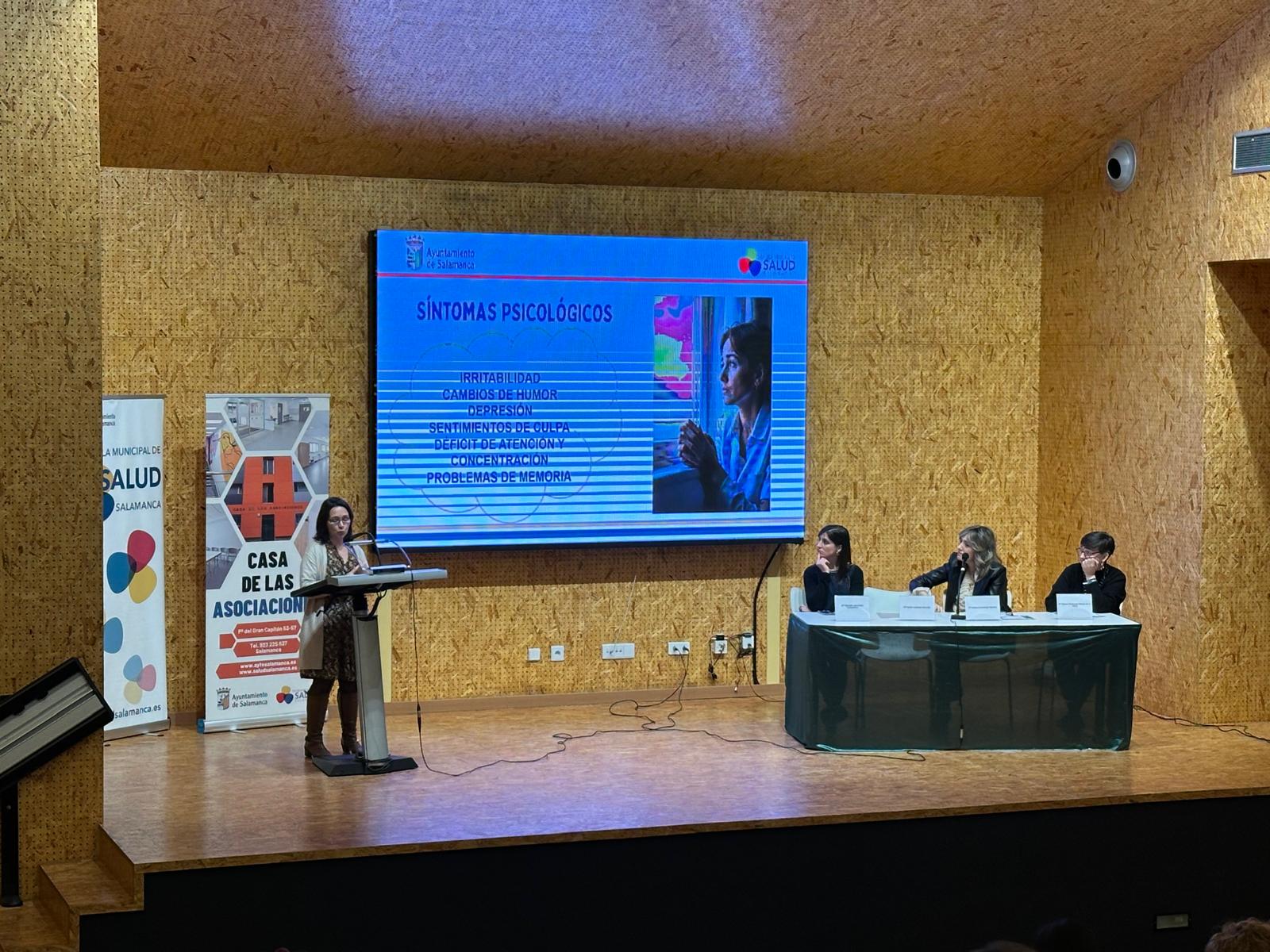 Un momento del desarrollo de la Mesa 3 sobre Cuidar con apoyo, en la que participa personal del CRMF de Salamanca.