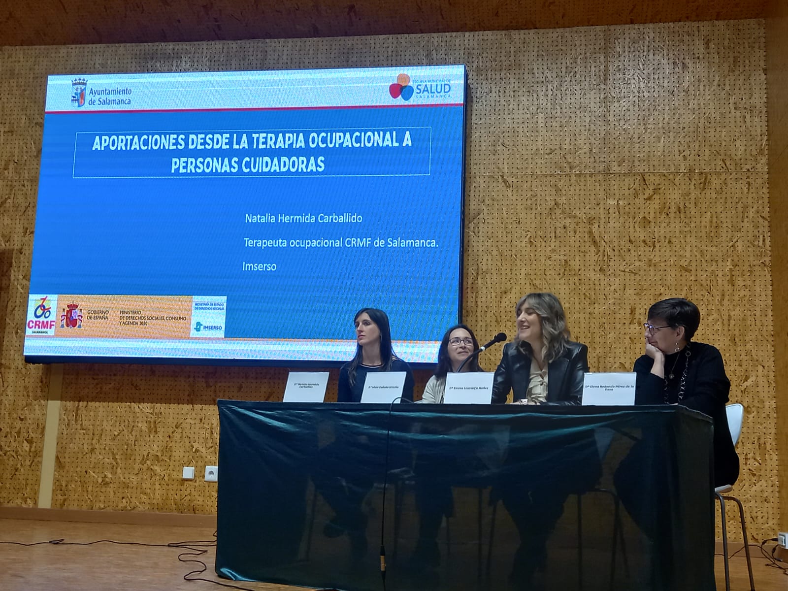 Participantes del CRMF de Salamanca en la Mesa 3: Cuidar con apoyo.