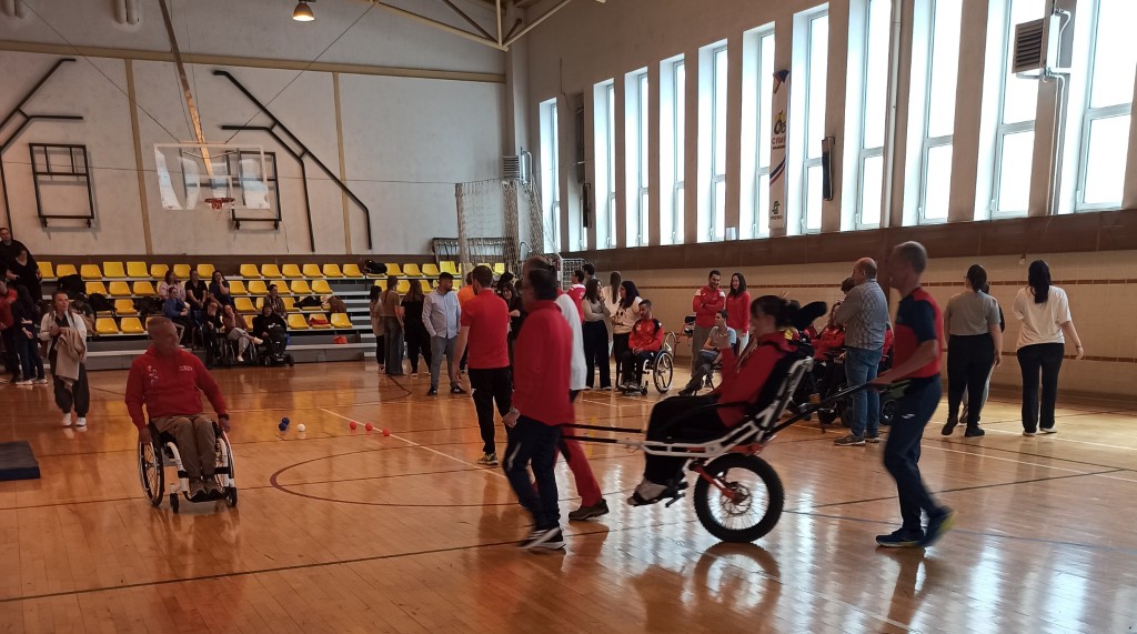 Participación activa en los diferentes espacios y modalidades deportivas.